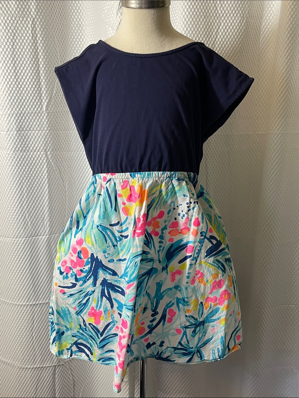 Lilly Pulitzer Caila Dress in Navy Top with Bright Floral Print Skirt medium 6-7